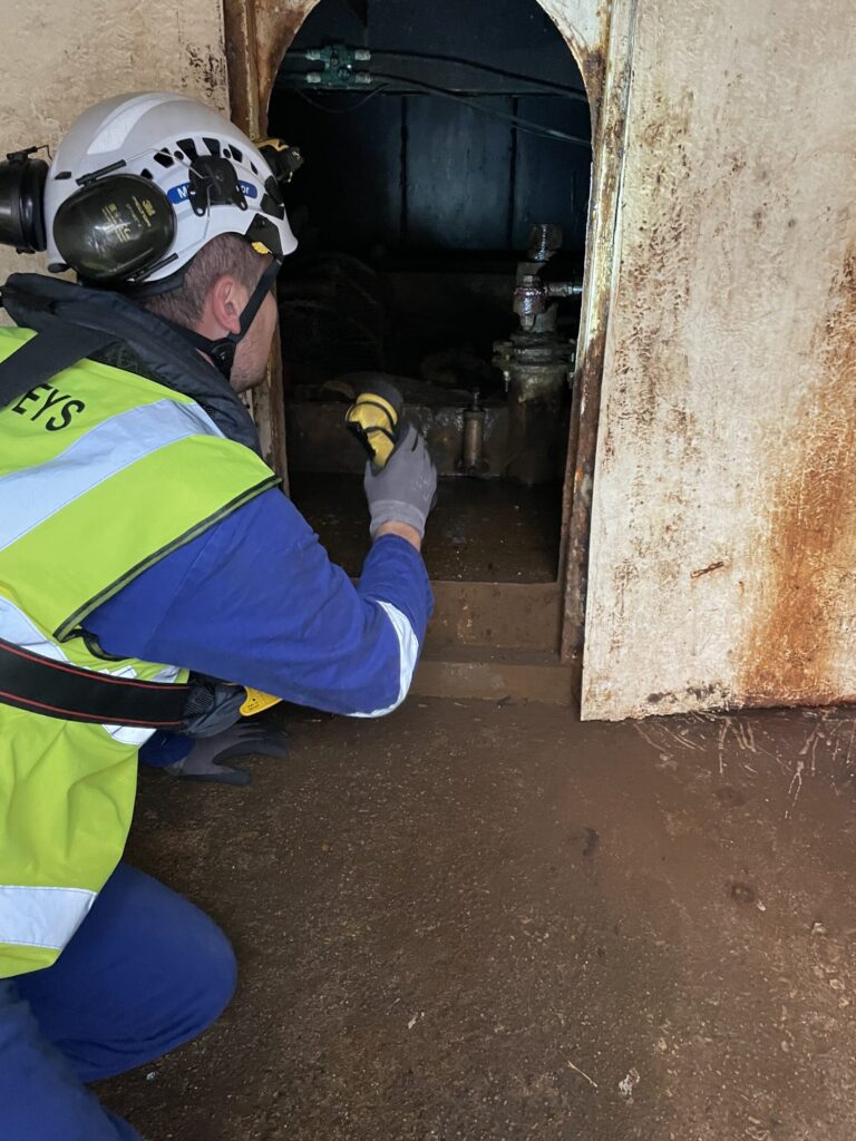 marine surveyor doing inspection