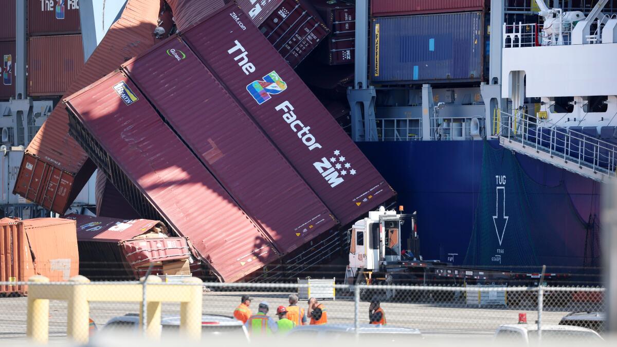 Over 60 Containers Plunge into California Waters, Halting Pier Operations Over 60 Containers Plunge into California Waters, Halting Pier Operations