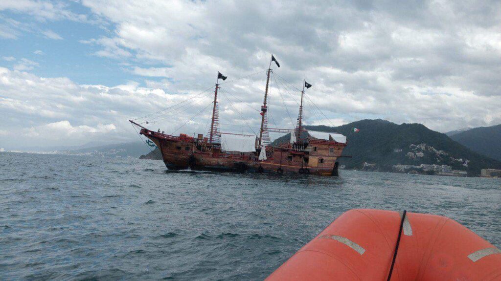 Iconic Pirate Ship Marigalante Sinks in Puerto Vallarta